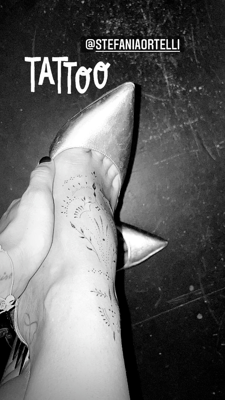 Silvia Provvedi Feet