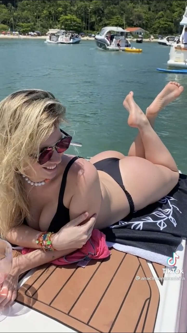 Ana Carolina Madeira Feet