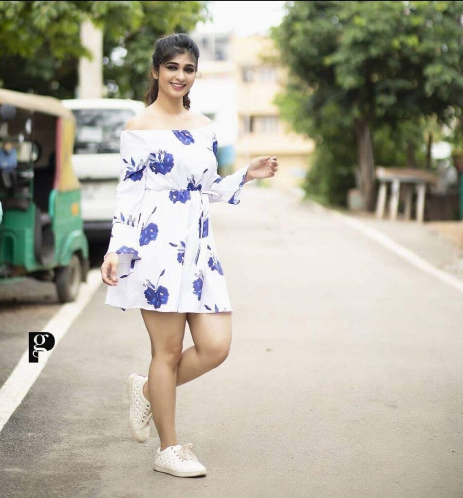 Aditi Prabhudeva Feet (6 photos)