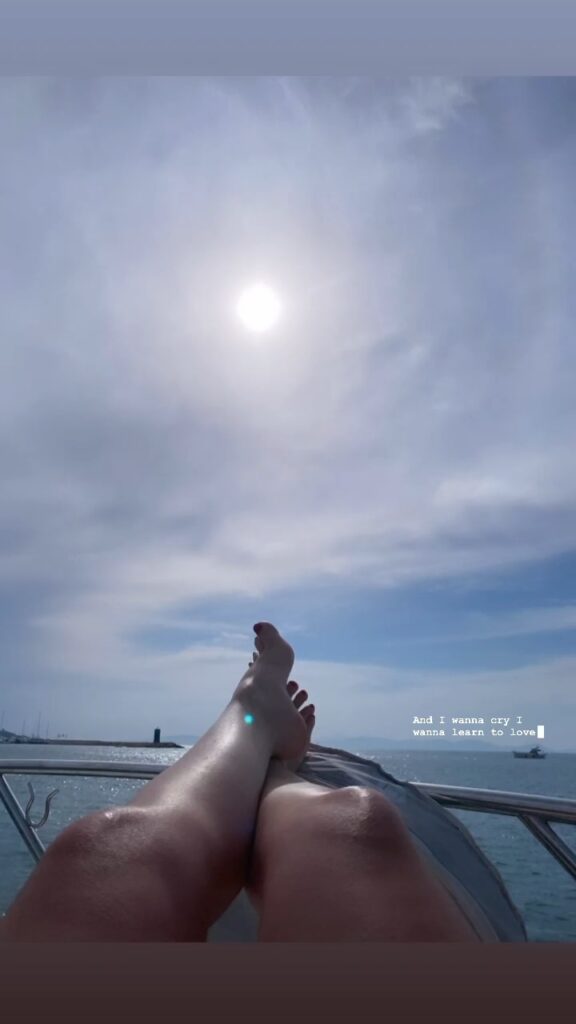 Vanessa Incontrada Feet (7 photos)