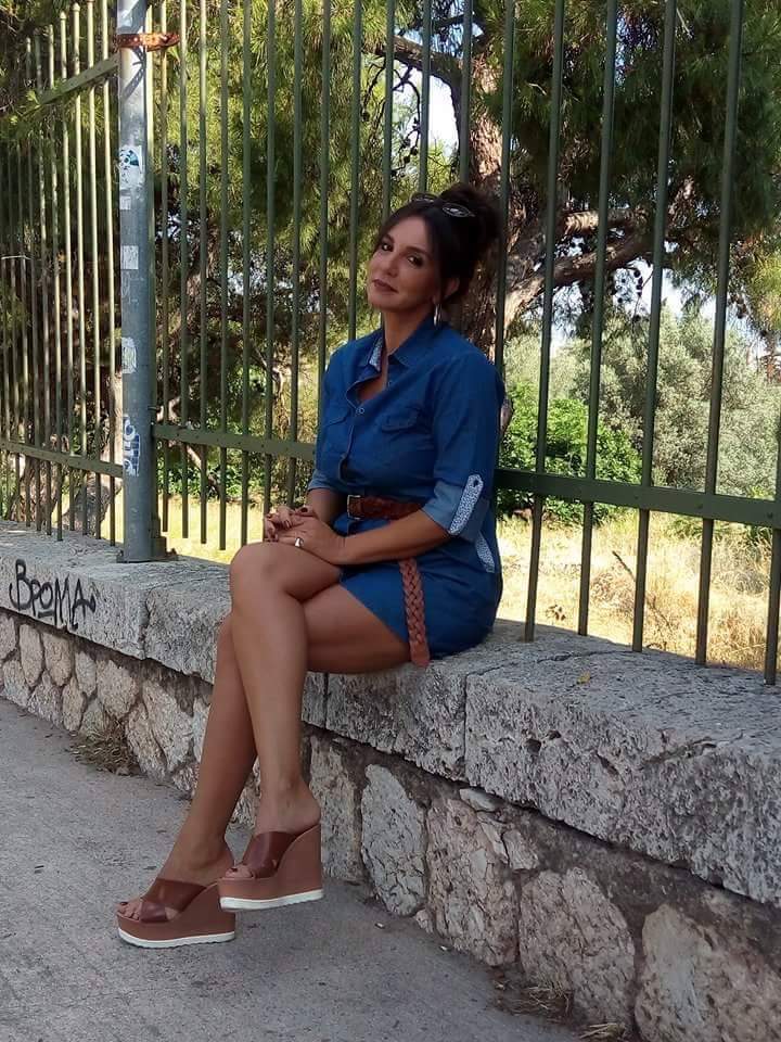 Angela Zougra Feet
