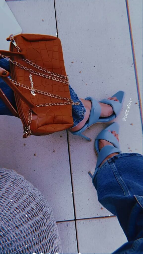 Karri Davis Feet (10 images)