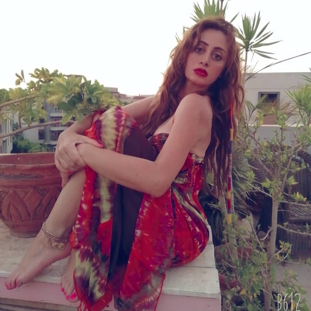 Menna Badr Feet (15 photos)