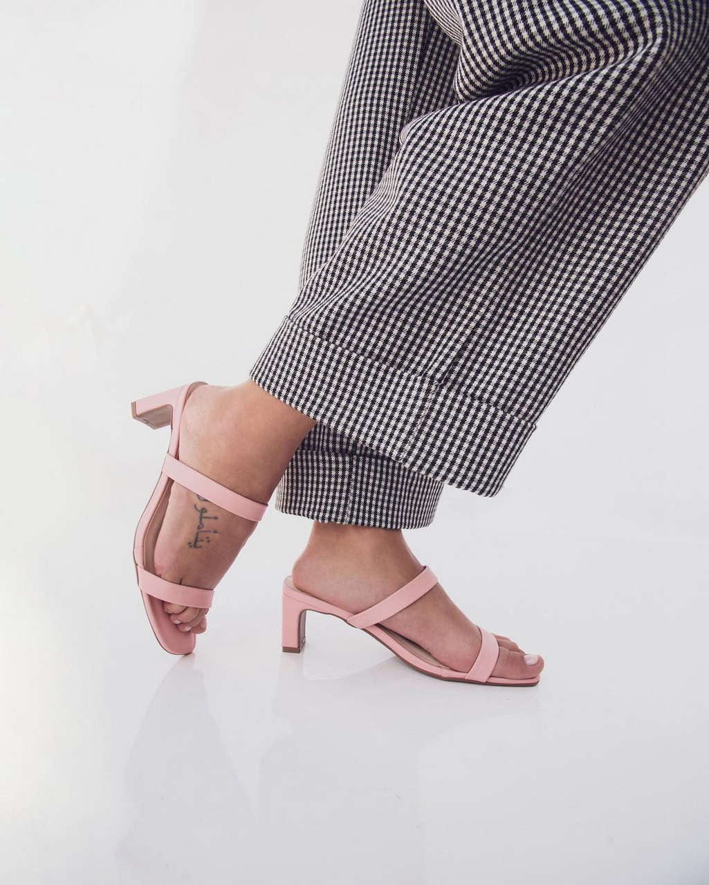 Giovanna Lancellotti Feet