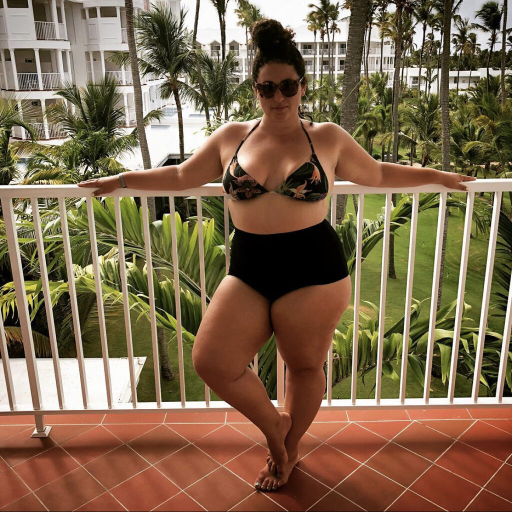 Simone Recasner Feet (2 photos)