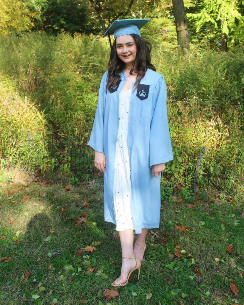 Emily Robinson Feet (8 photos)