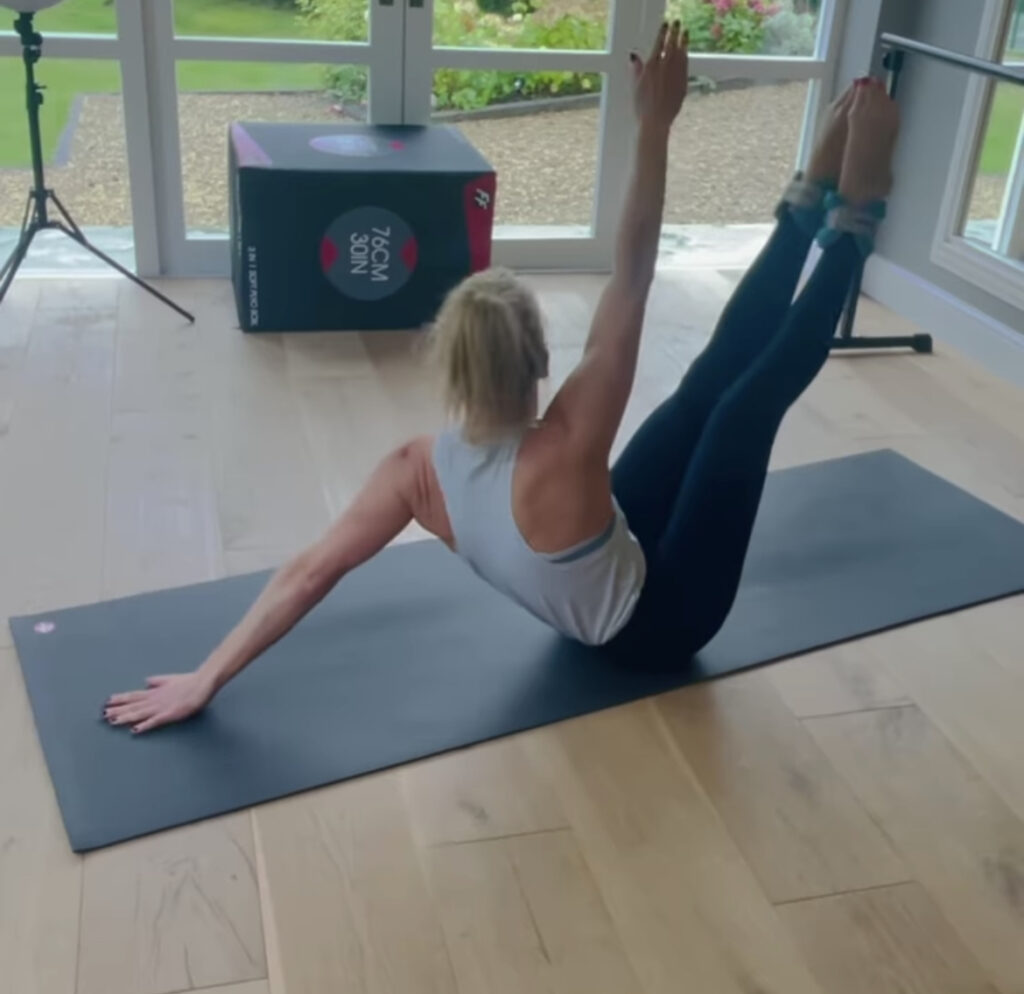 Gabby Logan Feet (3 photos)