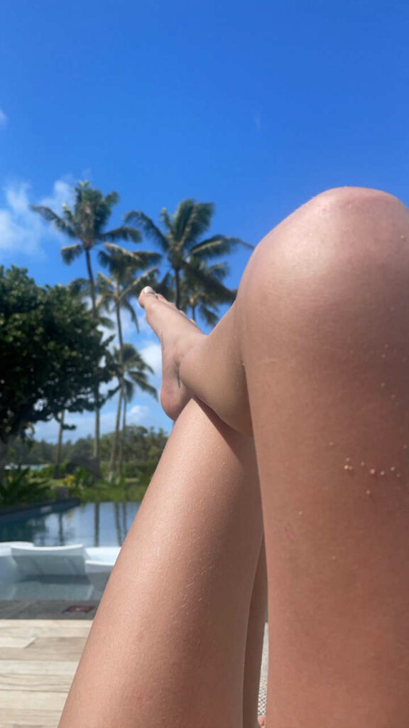 Cara Delevingne Feet (8 pictures)