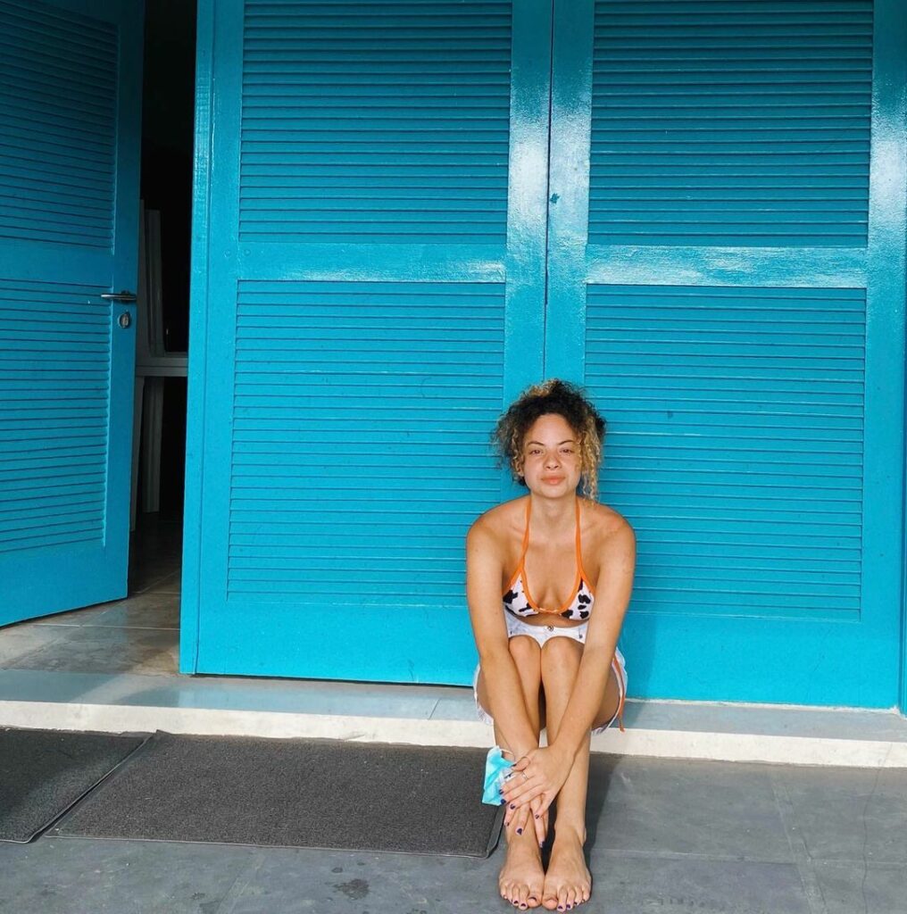 Isabelle Geiss Feet (10 photos)