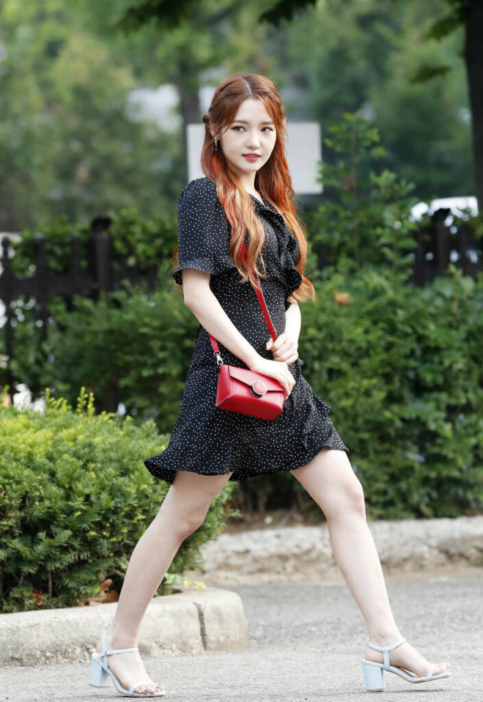 Roh Ji Sun Feet (8 photos)