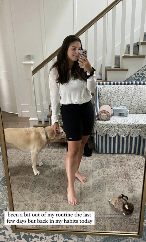 Victoria Aveyard Feet (9 photos)