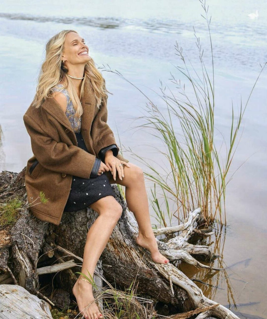 Molly Sims Feet (5 images)