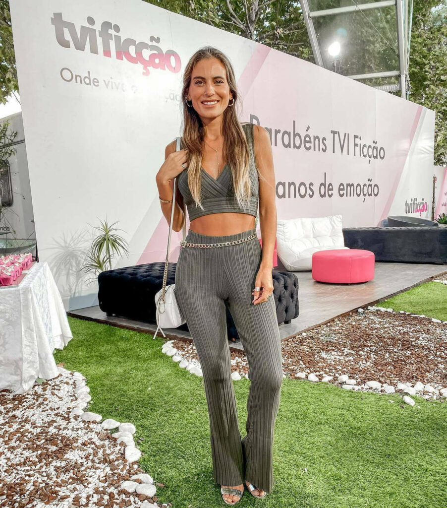 Liliana Santos Feet (4 images)