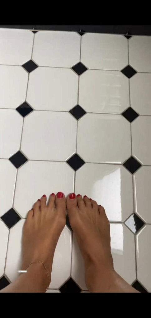 Marina La Rosa Feet (9 images)
