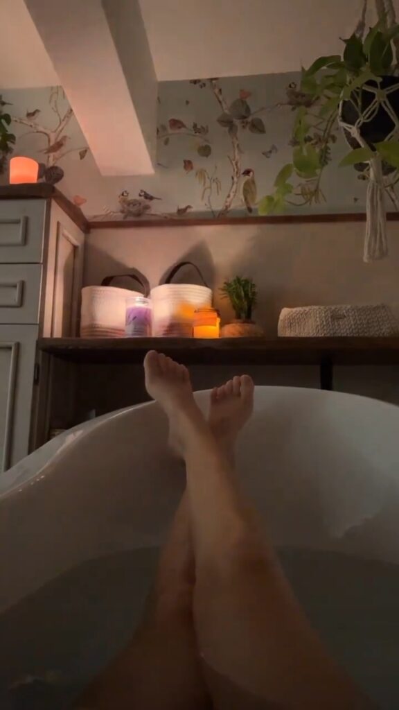 Diana Del Bufalo Feet (3 photos)