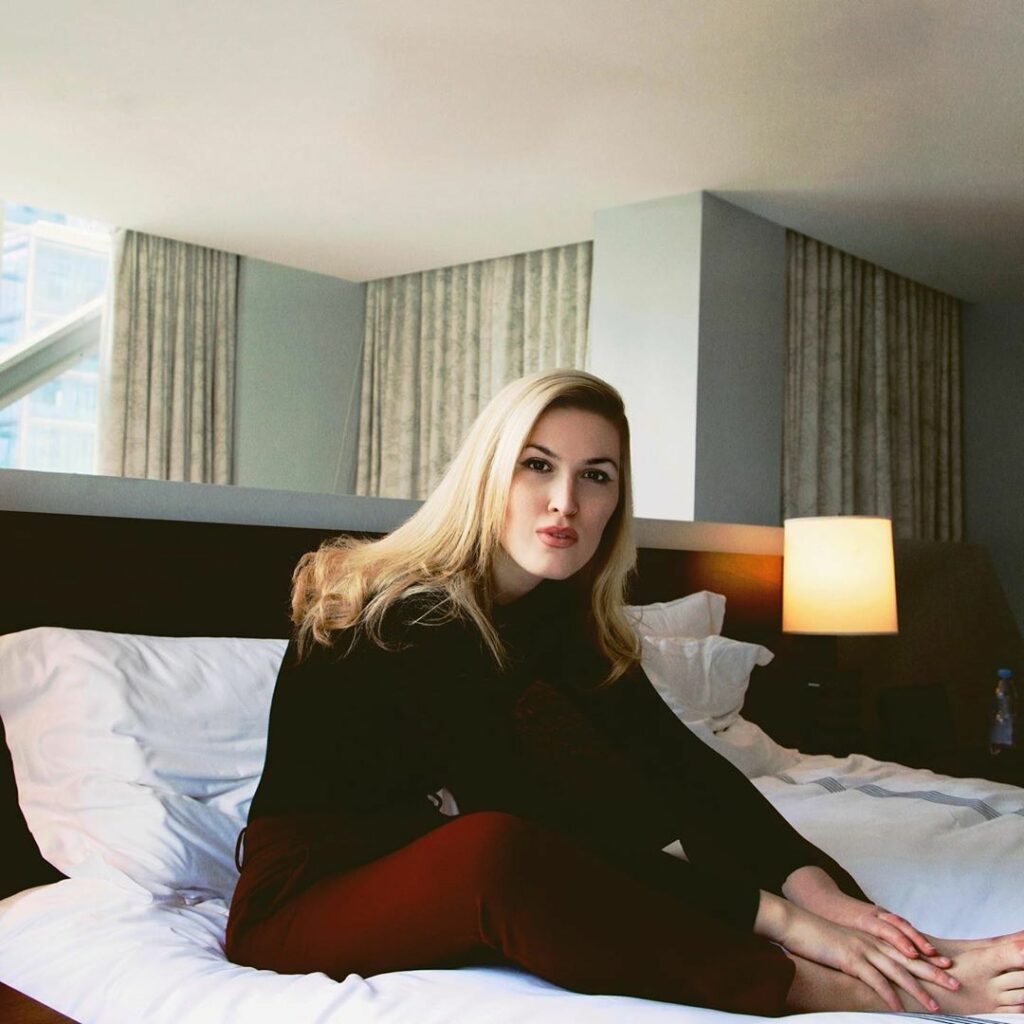 Olivia Nuzzi Feet (6 photos)