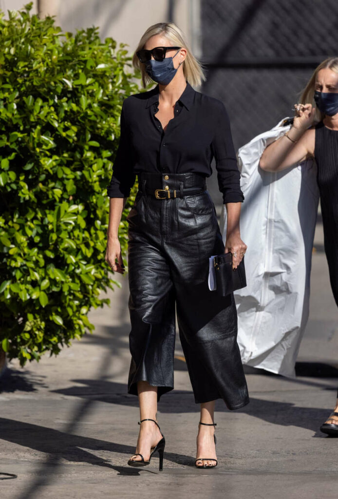 Charlize Theron Feet (10 images)