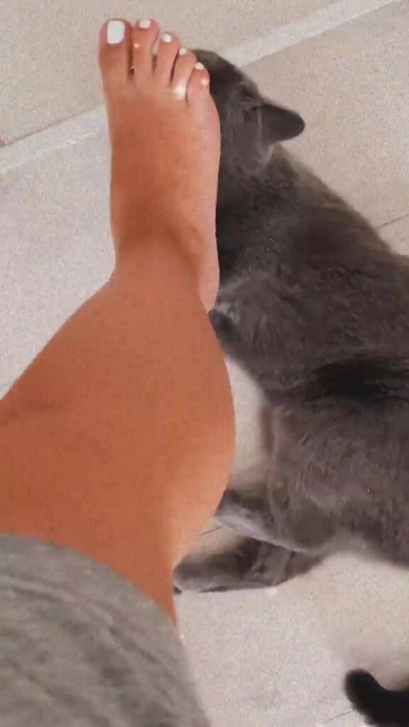 Nicole Cherry Feet (5 photos)