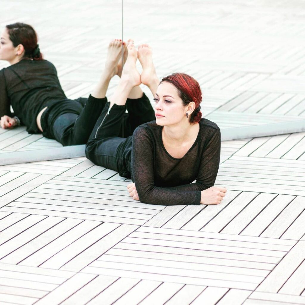 Sezin Akbasogullari Feet (5 photos)