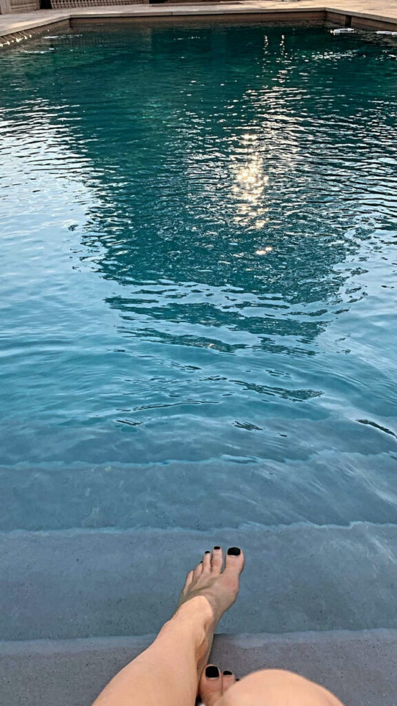 Avril Lavigne Feet (7 images)