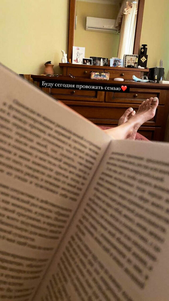 Elmira Abdrazakova Feet (7 images)