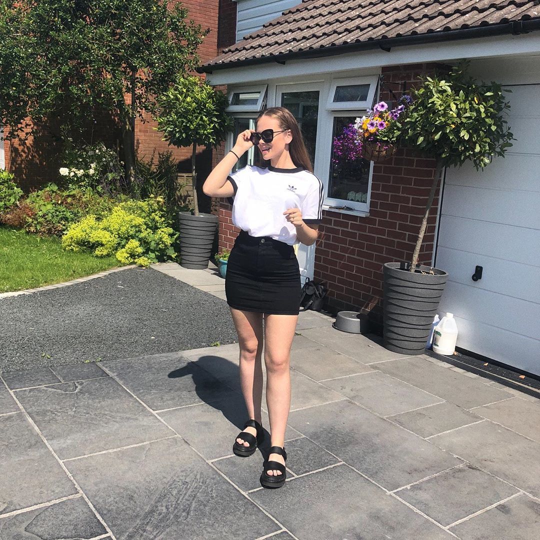 Niamh Blackshaw Feet