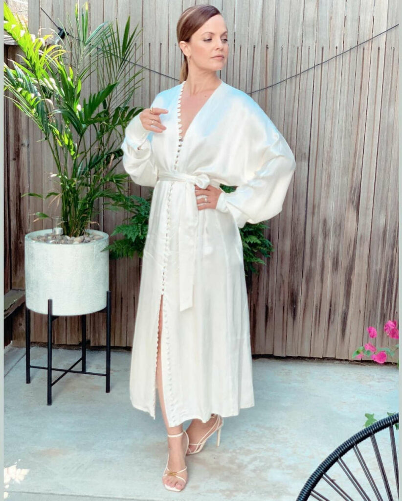 Mena Suvari Feet (5 photos)