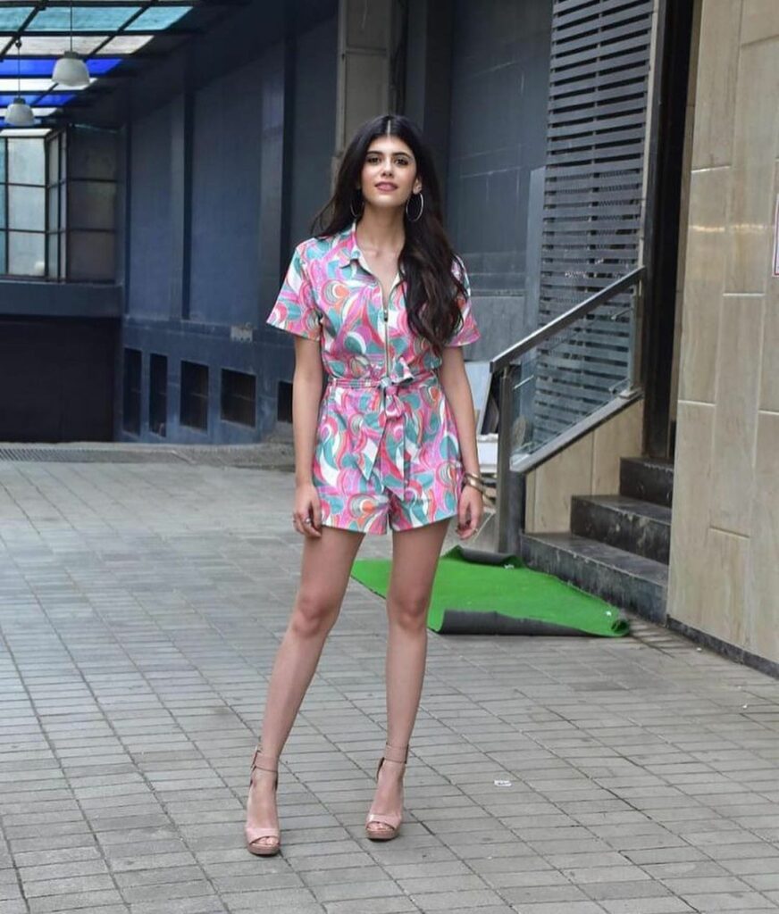 Sanjana Sanghi Feet (7 images)
