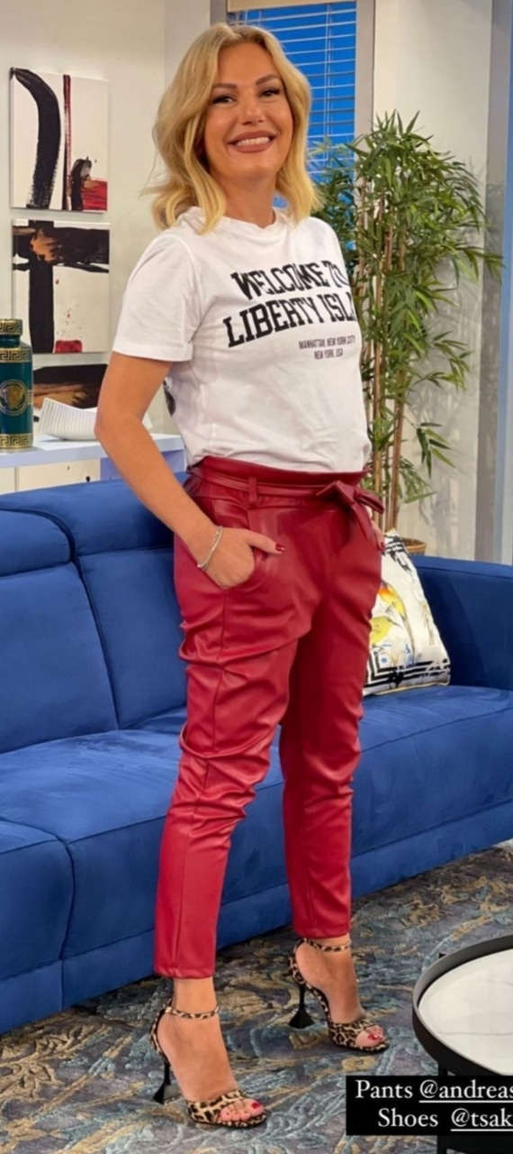 Tina Messaropoulou Feet