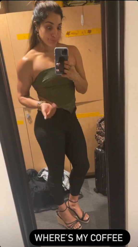 Victoria Gonzalez Feet (4 images)