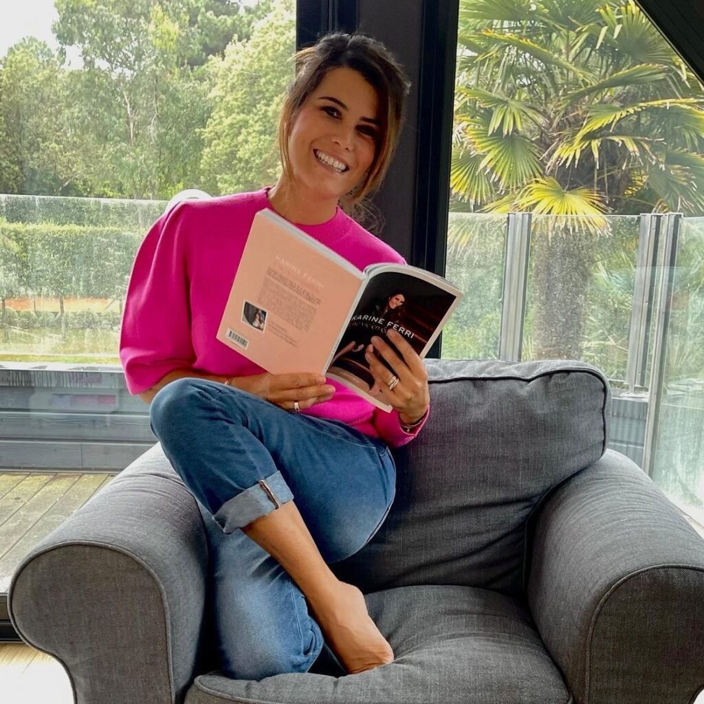 Karine Ferri Feet (2 photos)