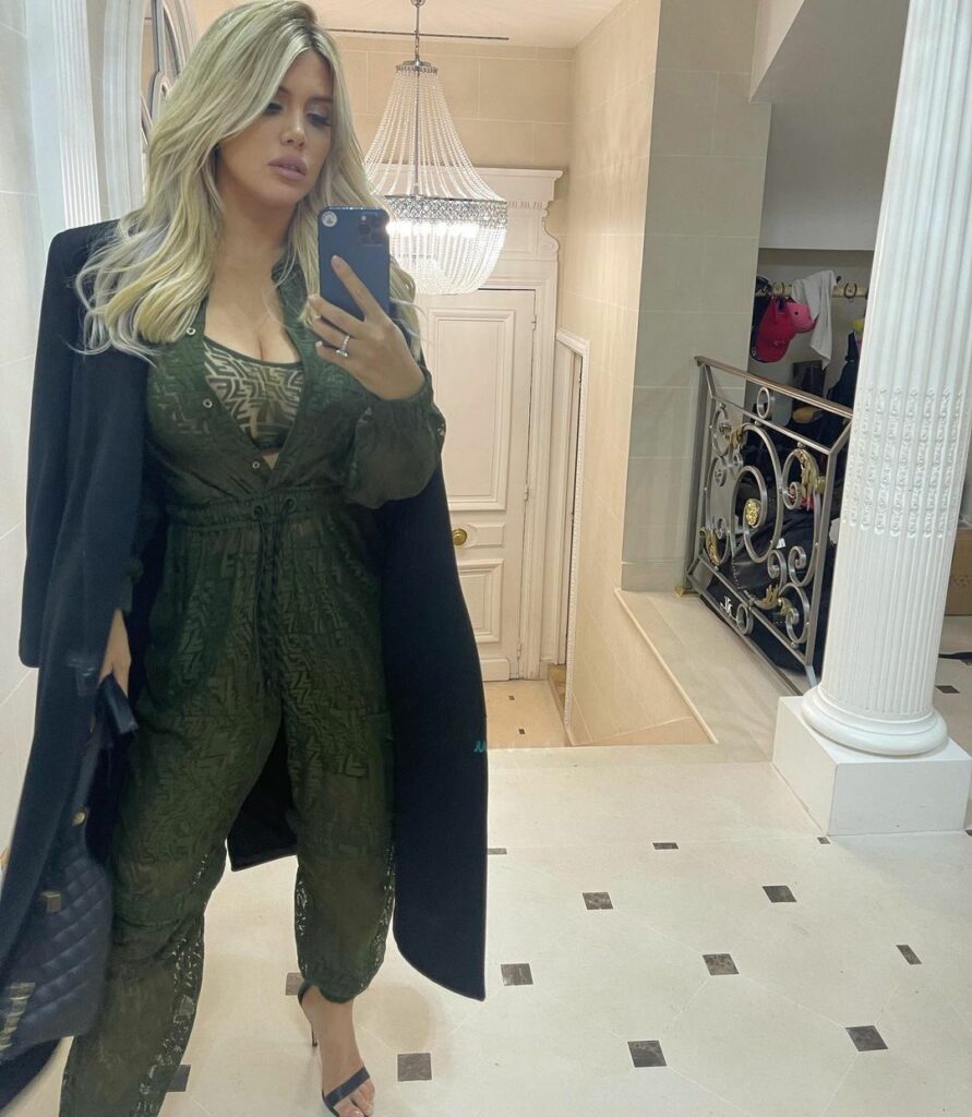 Wanda Nara Feet (6 pictures)