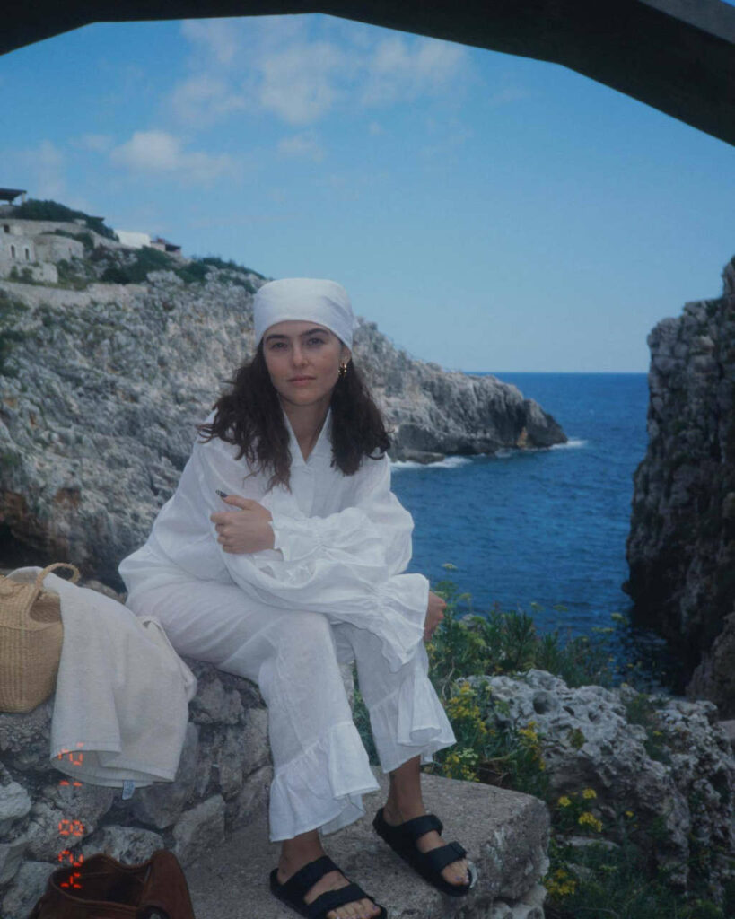 Zoey Deutch Feet (6 images)
