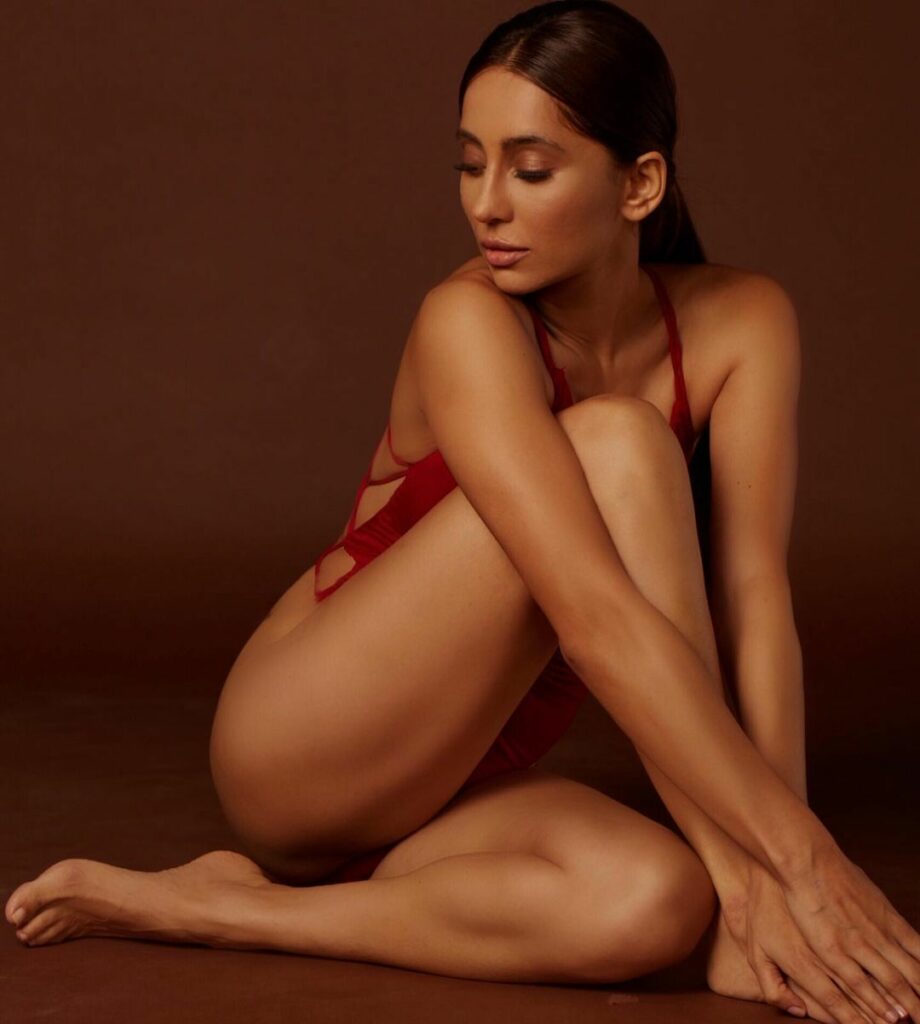 Anusha Dhandekar Feet (6 photos)