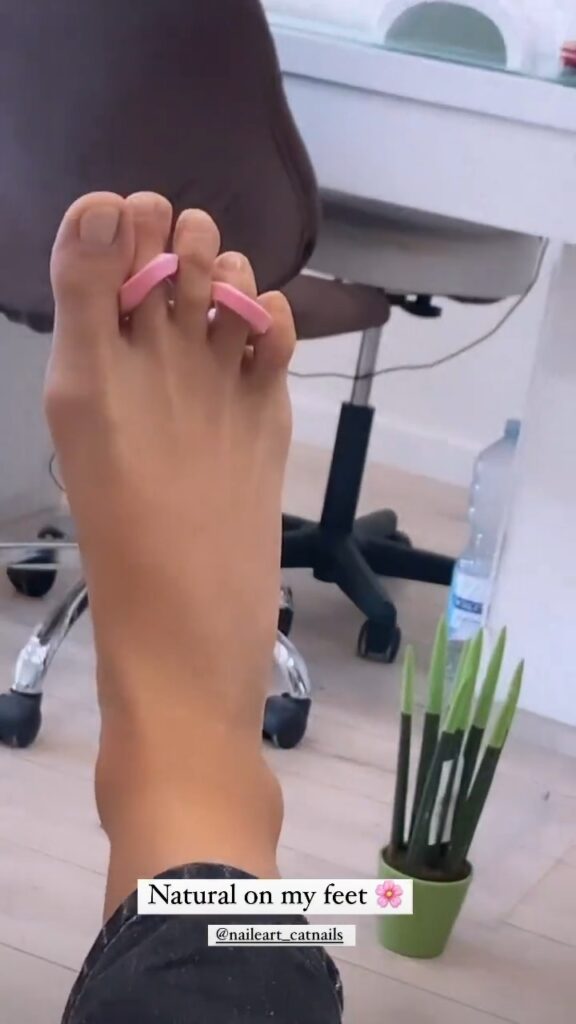 Ludovica Frasca Feet (3 images)