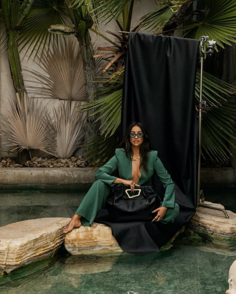 Shay Mitchell Feet (7 pictures)