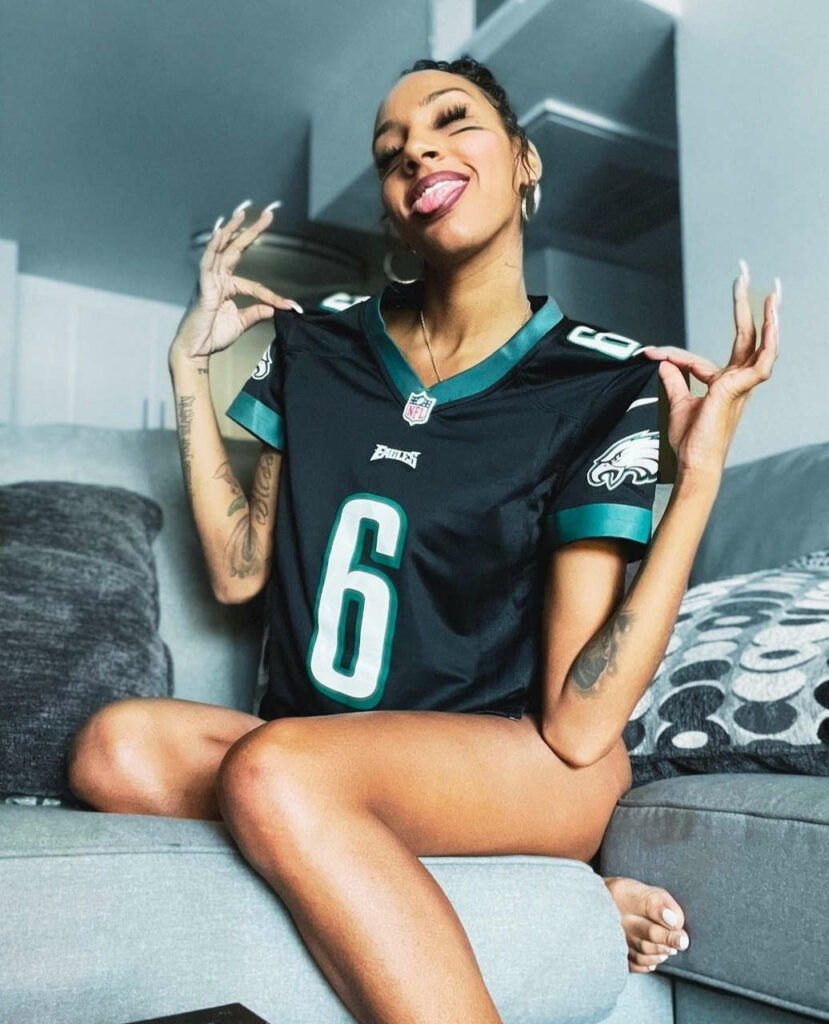 Nessie Blaze Feet (3 photos)