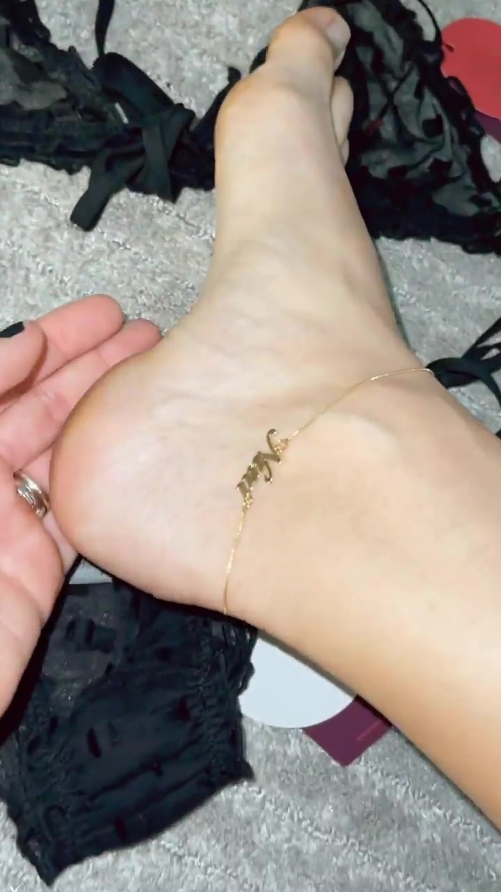 Isabella Cecchi Feet