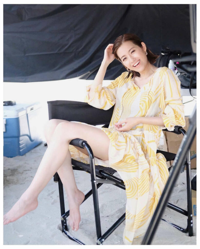 Yoyo Chen Feet (4 images)
