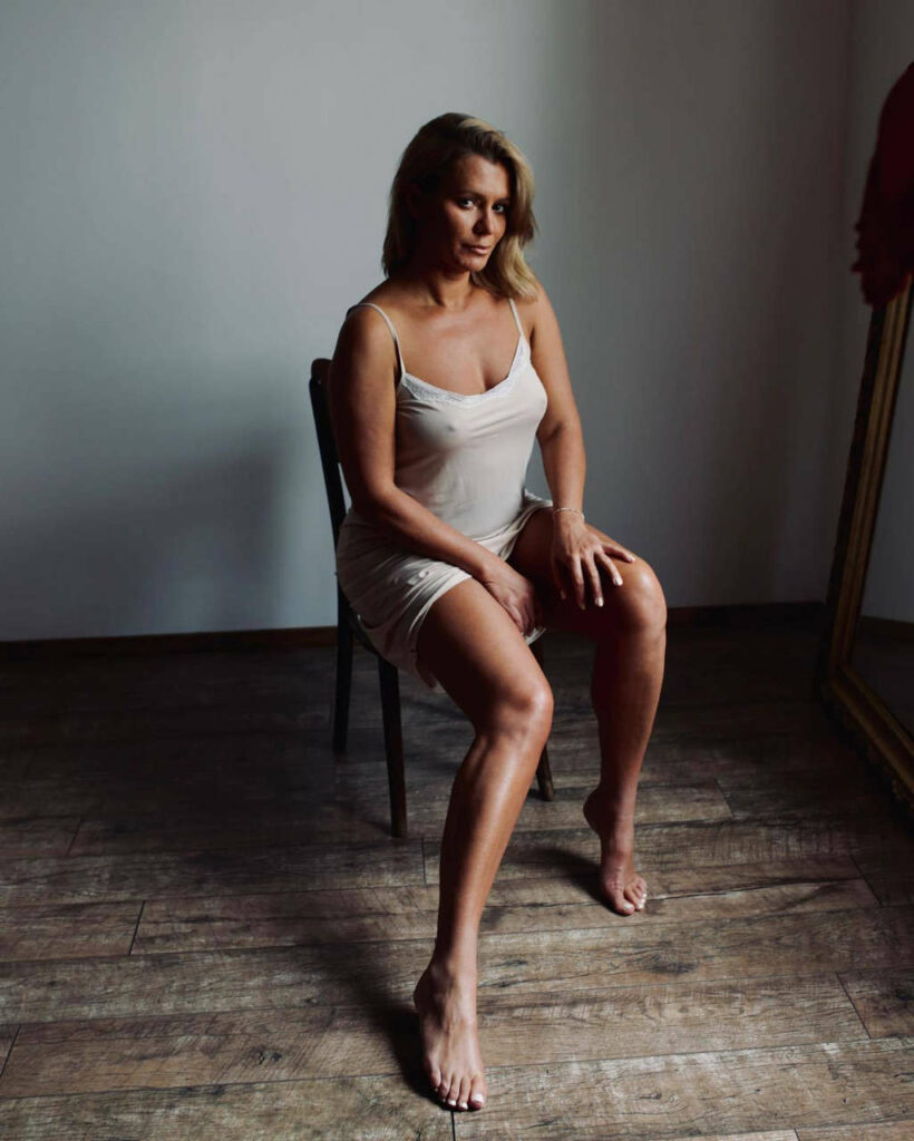 Anna Oberc Feet (4 images)
