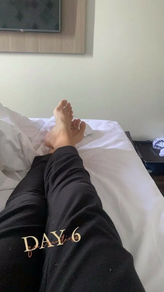 Kelly Tandiono Feet (3 photos)