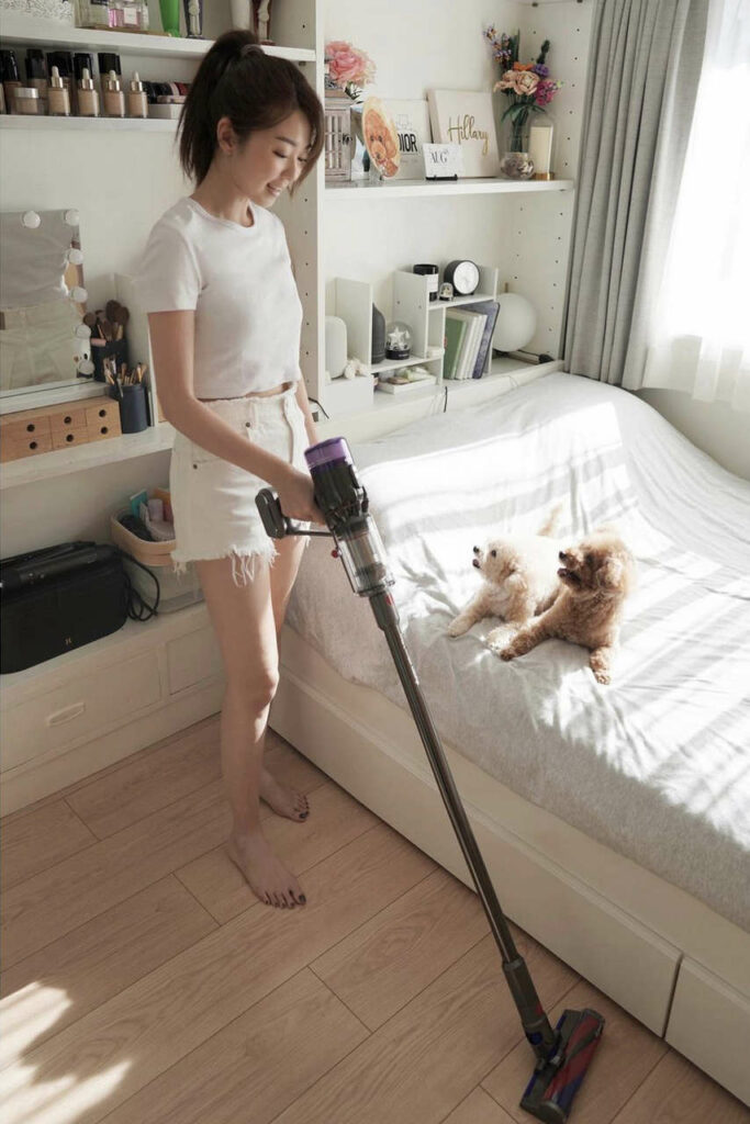 Hillary Lau Feet (4 photos)