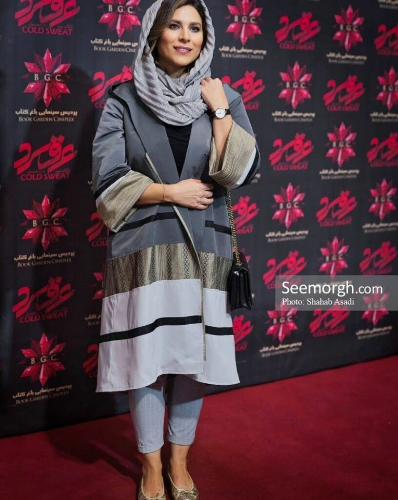 Sahar Dolatshahi Feet (4 images)