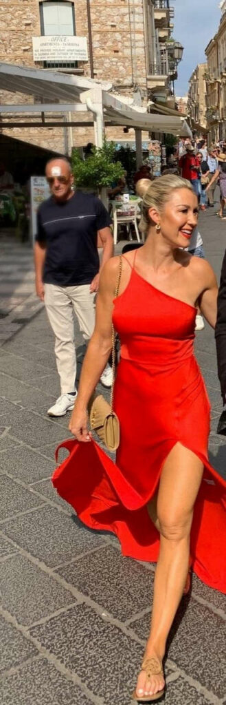 Caroline Pearce Feet (3 photos)