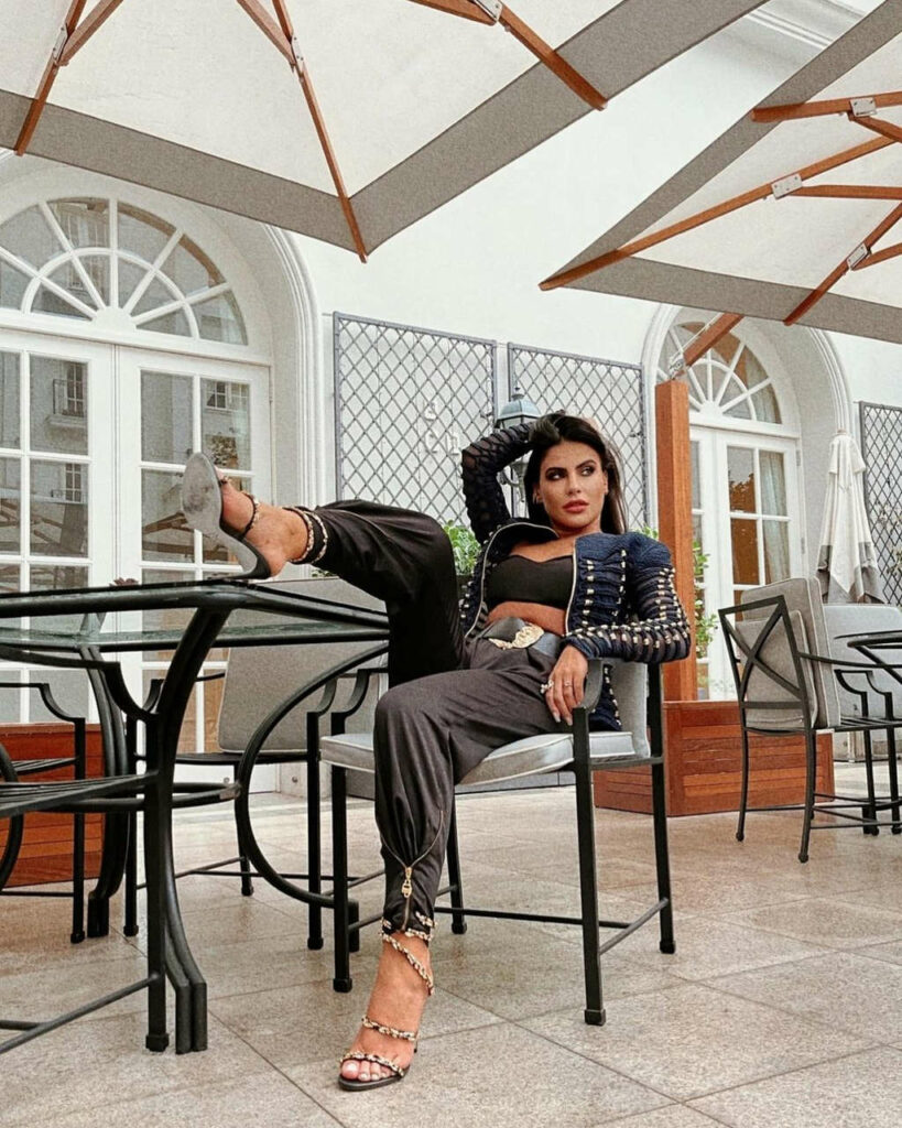 Diana Oliveira Feet (3 photos)