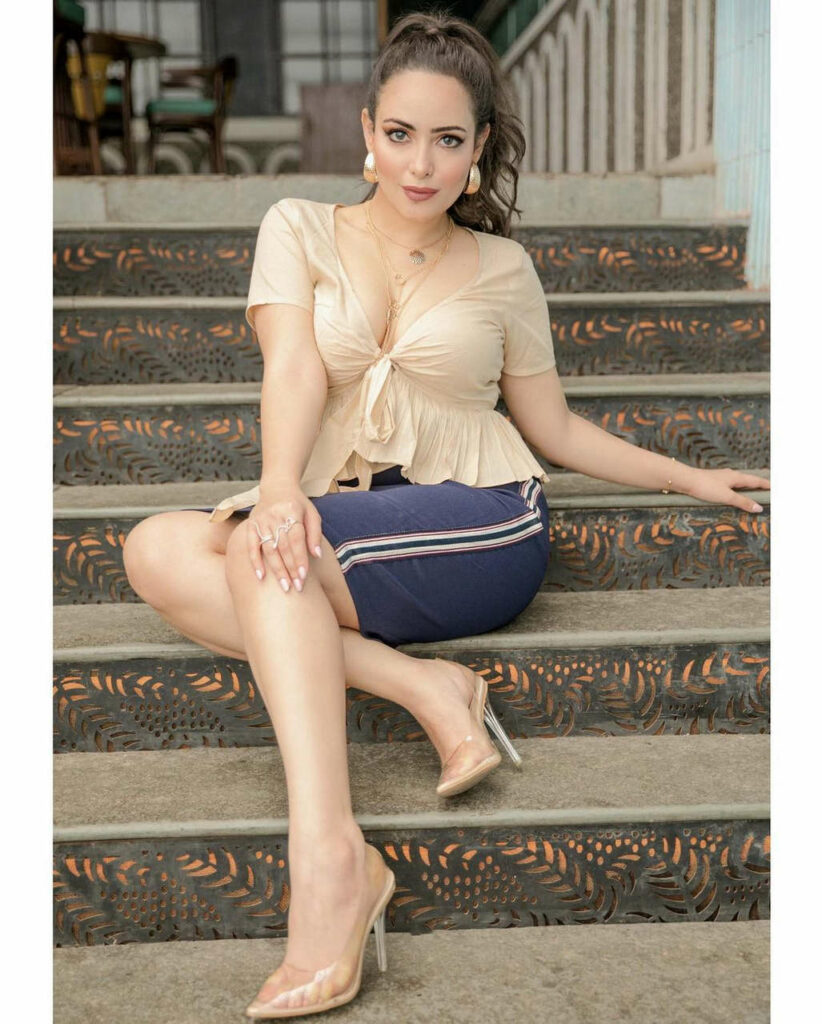 Aanchal Munjal Feet (3 photos)