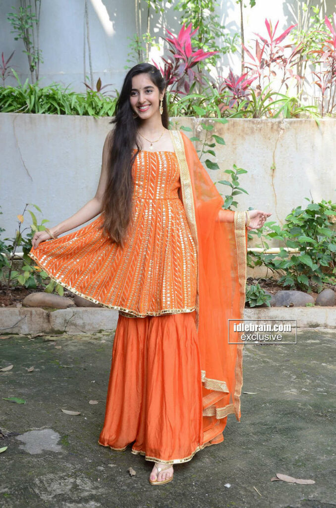 Simrat Kaur Feet (2 photos)