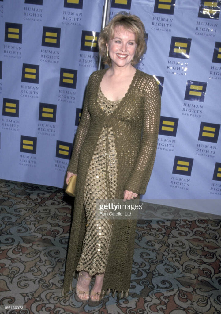 Faye Grant Feet (4 images)