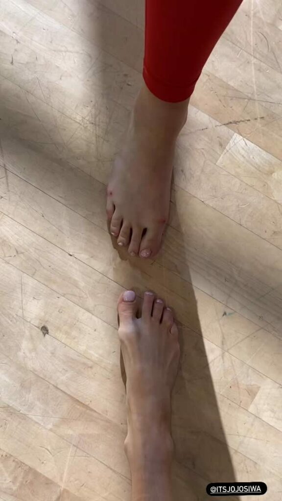Jojo Siwa Feet (3 photos)