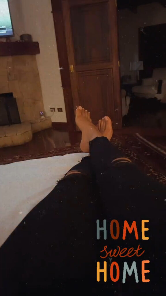 Elena Correa Feet (3 pictures)